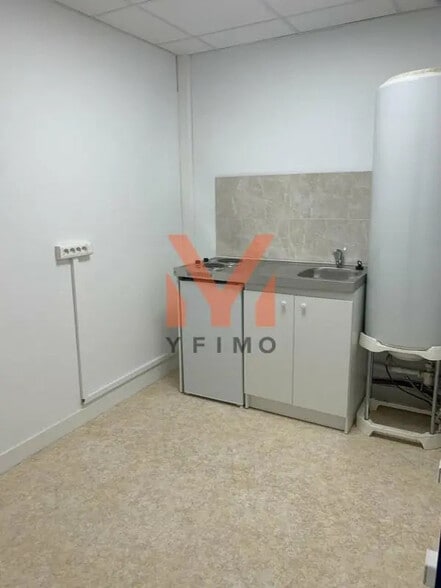 Office in Boinvilliers for lease - Interior Photo - Image 2 of 10