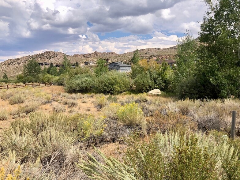 36 Sierra Springs Dr, Mammoth Lakes, CA for sale - Building Photo - Image 2 of 5