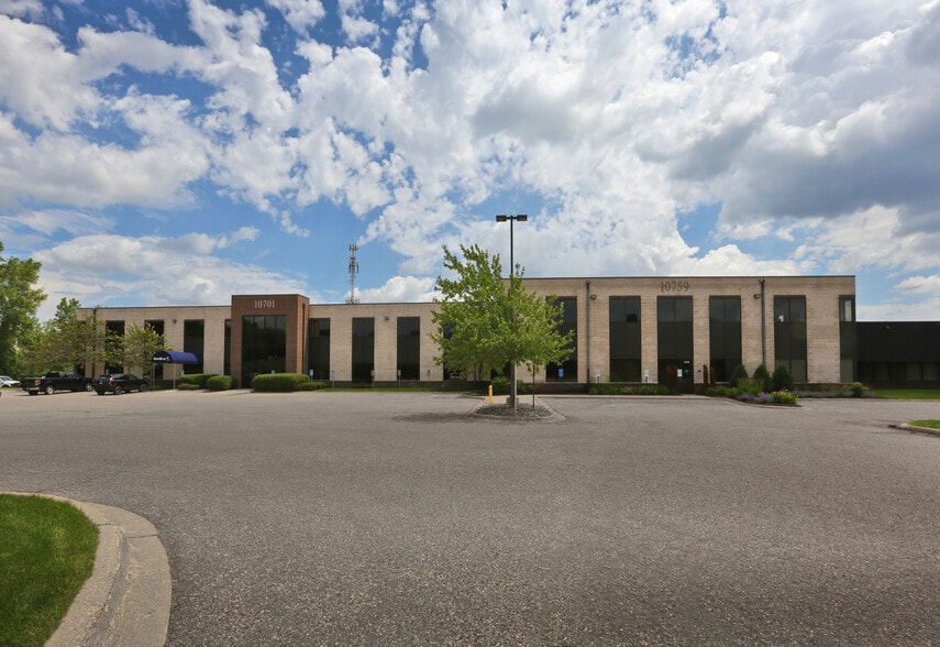 10701-10779 Hampshire Ave S, Bloomington, MN for lease - Building Photo - Image 1 of 4