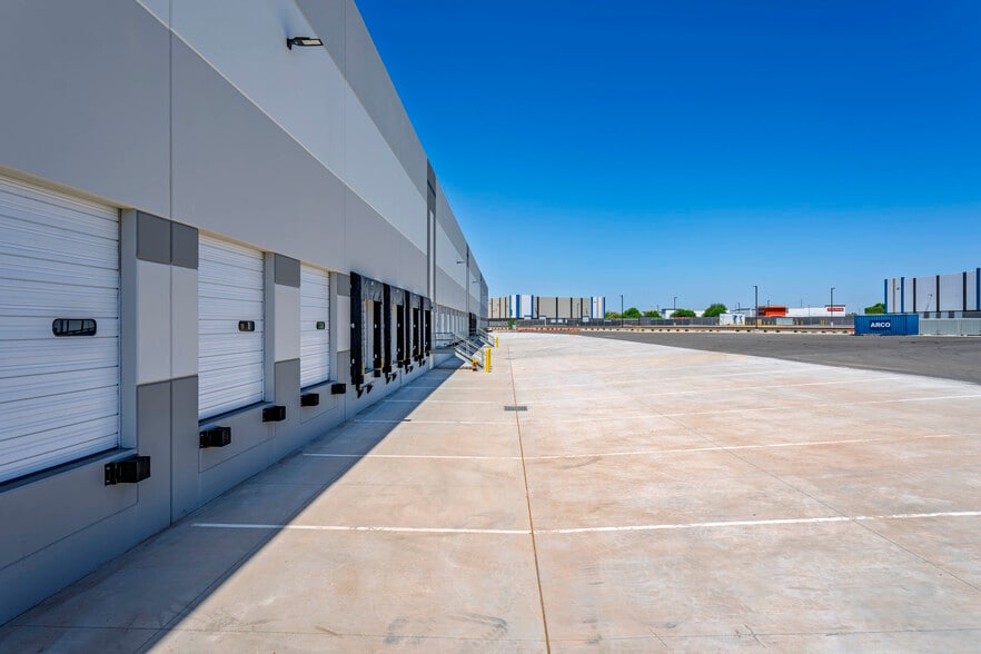 13550 N Dysart Rd, Surprise, AZ for lease - Building Photo - Image 3 of 9