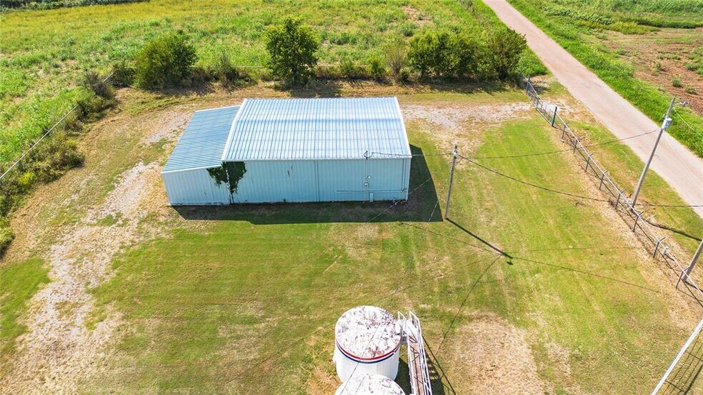2249 County Street 2810, Chickasha, OK à vendre - Photo du bâtiment - Image 3 de 29