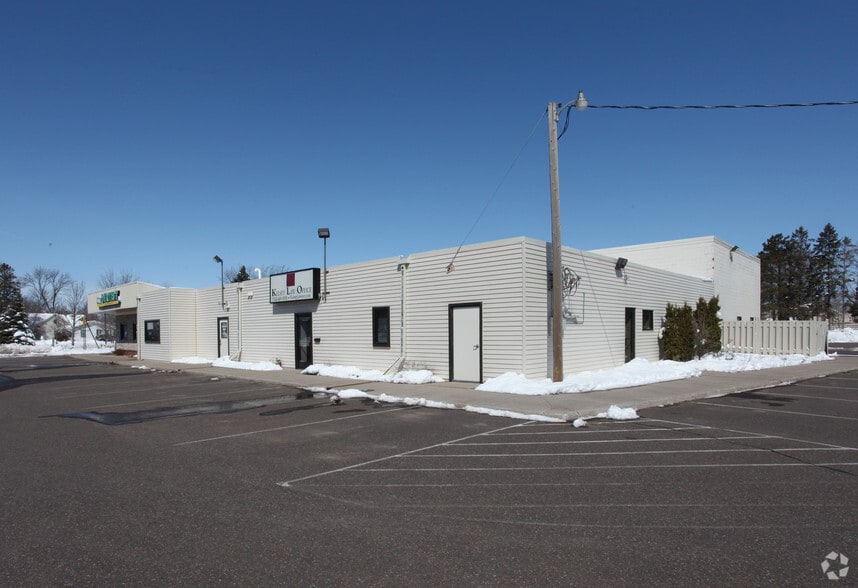 538 Main St, Cambridge, MN à vendre - Photo du bâtiment - Image 2 de 2