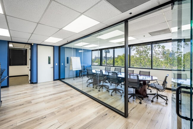 Plus de détails pour 1600 E 4th St, Santa Ana, CA - Bureau à louer