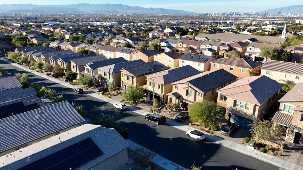 27 Residential Properties - NV portfolio of 27 properties for sale on LoopNet.ca - Building Photo - Image 3 of 13