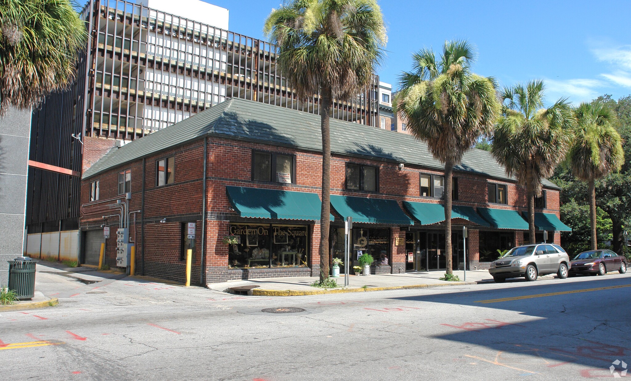 35 Abercorn St, Savannah, GA à louer Photo du bâtiment- Image 1 de 4