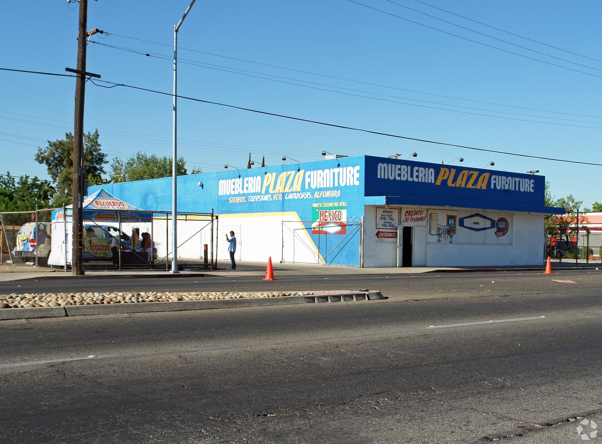 4686 E Kings Canyon Rd, Fresno, CA for lease Primary Photo- Image 1 of 3