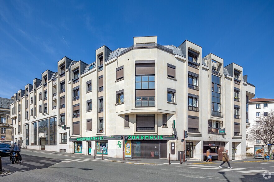 Immeuble residentiel dans Le Kremlin-Bicêtre à vendre - Photo du bâtiment - Image 2 de 4