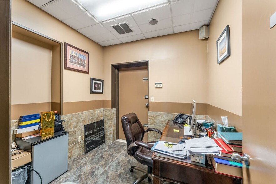 867-869 Bergen Ave, Jersey City, NJ for lease - Interior Photo - Image 3 of 21