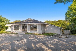 Plus de détails pour 307 Falmouth Rd, Hyannis, MA - Bureau à vendre