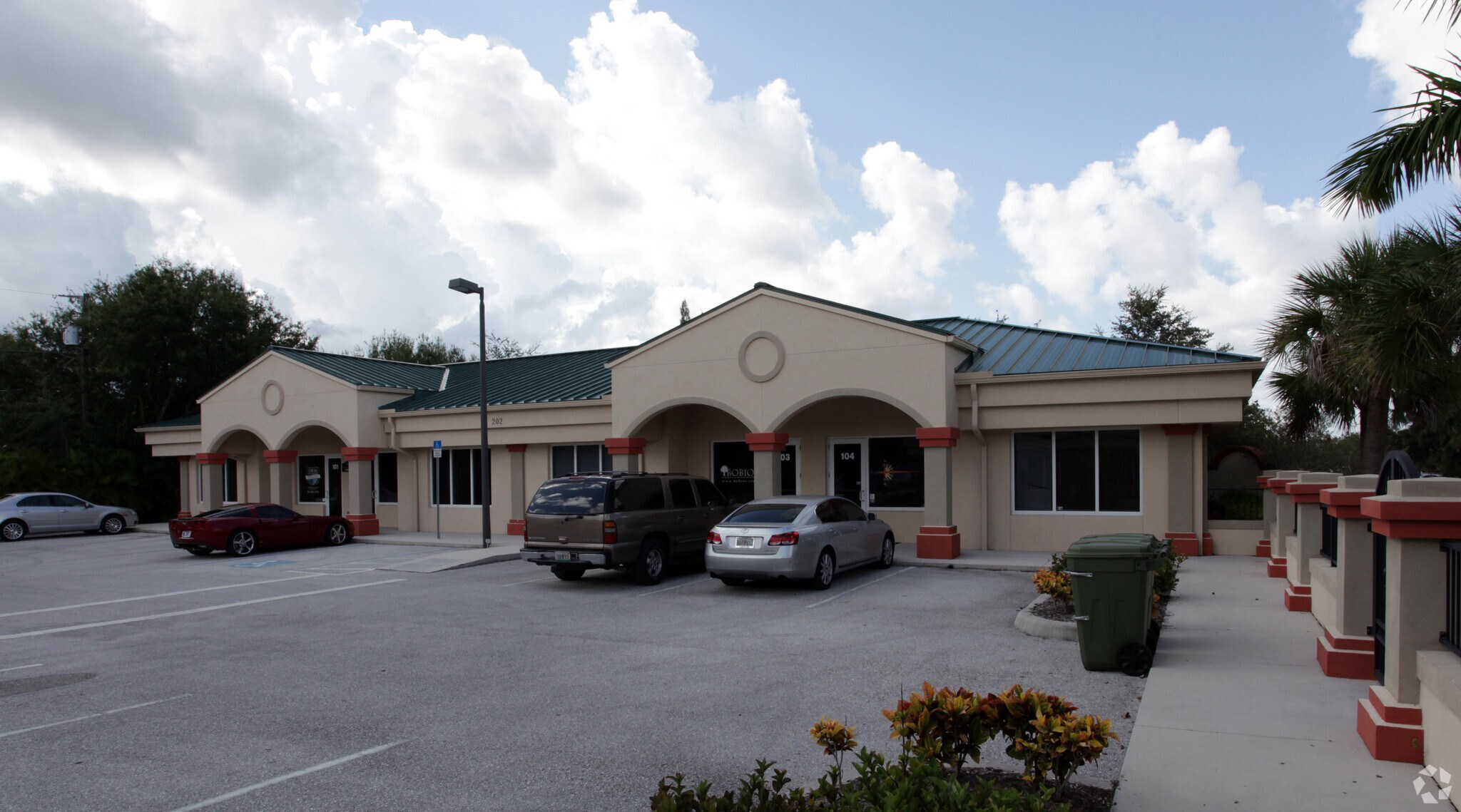 202 N Rhodes Ave, Sarasota, FL à louer Photo principale- Image 1 de 15