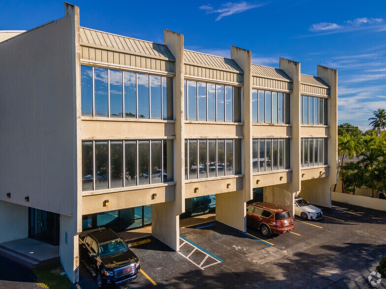 5555 Hollywood Blvd, Hollywood, FL à louer - Photo principale - Image 1 de 14