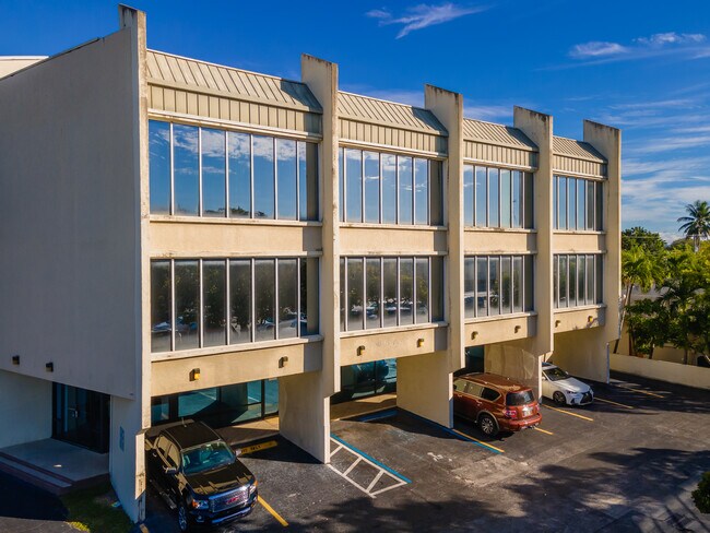 Plus de détails pour 5555 Hollywood Blvd, Hollywood, FL - Bureau à louer