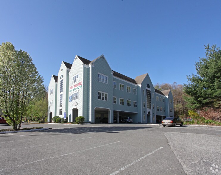 680-686 Main St, Watertown, CT à louer - Photo du bâtiment - Image 2 de 10