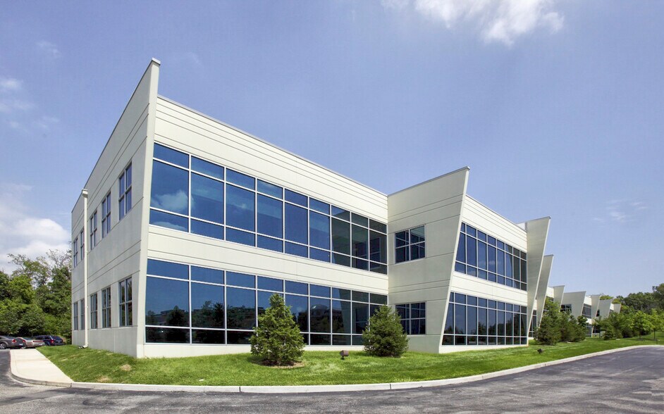 13421 Manchester Rd, Saint Louis, MO for lease - Building Photo - Image 1 of 2