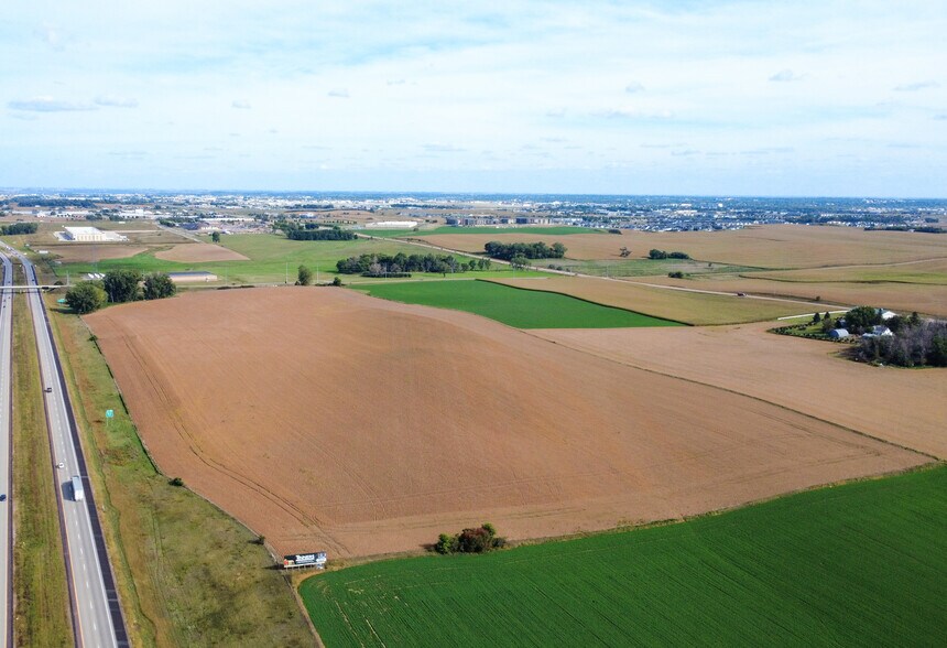 La Mesa, Sioux Falls, SD à vendre - Photo du bâtiment - Image 2 de 8