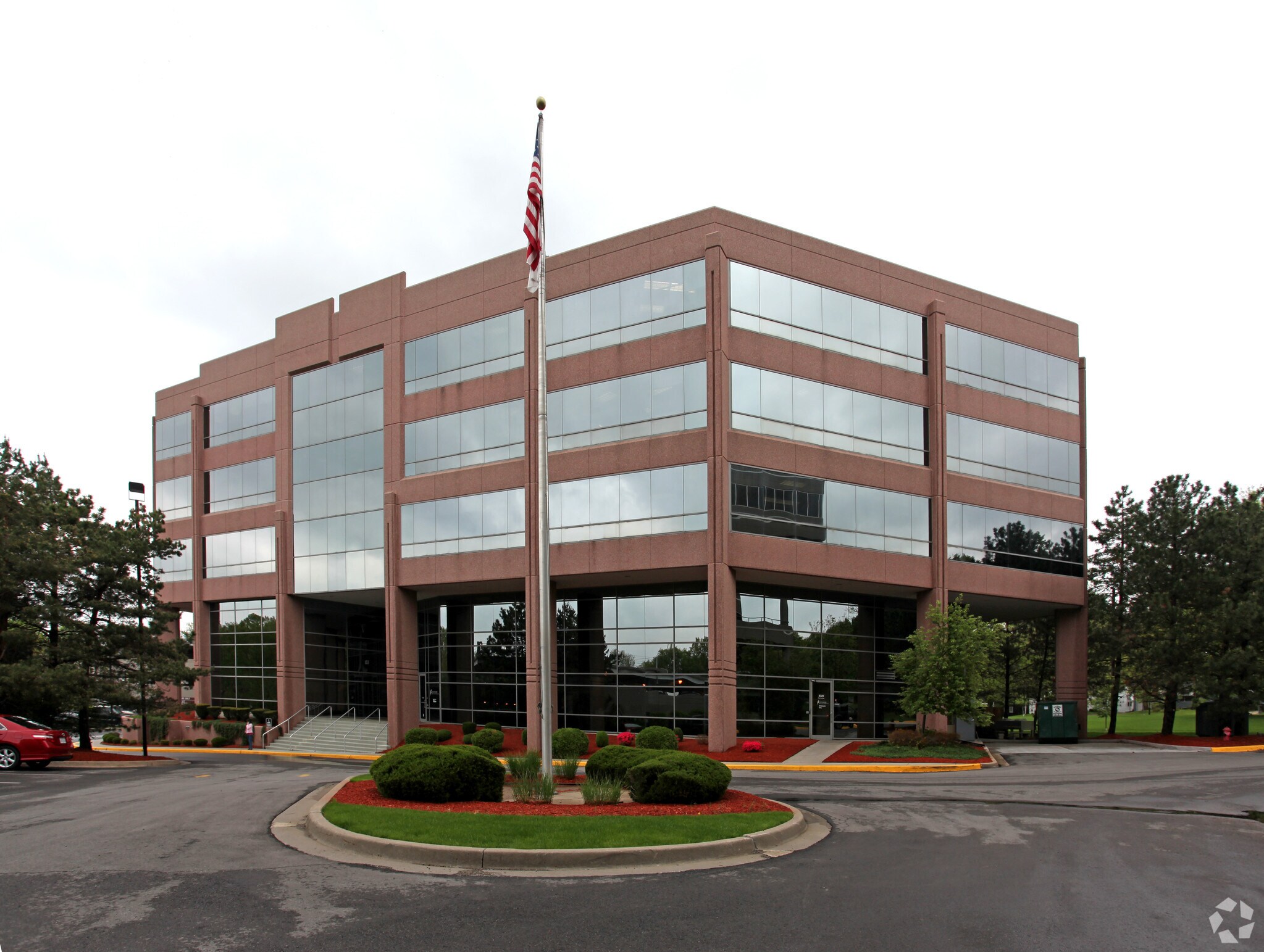 8320 Ward Pky, Kansas City, MO for lease Primary Photo- Image 1 of 11