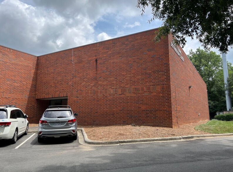 4901 Dwight Evans Rd, Charlotte, NC for sale - Building Photo - Image 1 of 8