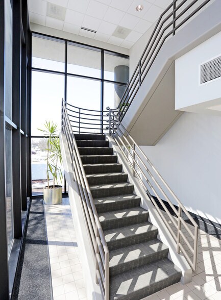 1701 48th St, West Des Moines, IA à louer - Photo intérieure - Image 3 de 18