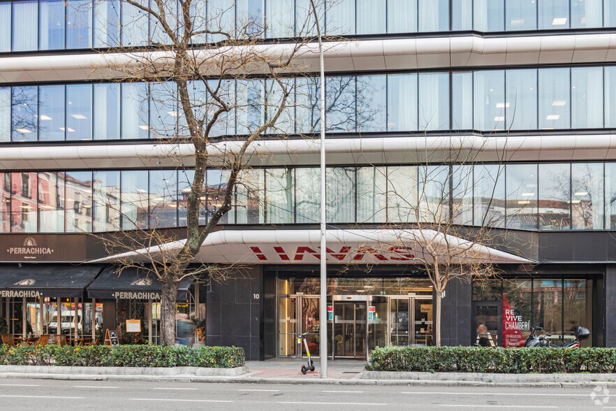 Calle de Eloy Gonzalo, 10, Madrid, Madrid for lease - Building Photo - Image 2 of 5