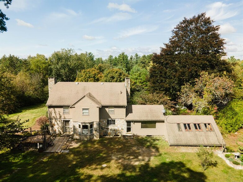 329 Hartford Tpke, Hampton, CT à vendre - Photo principale - Image 1 de 32