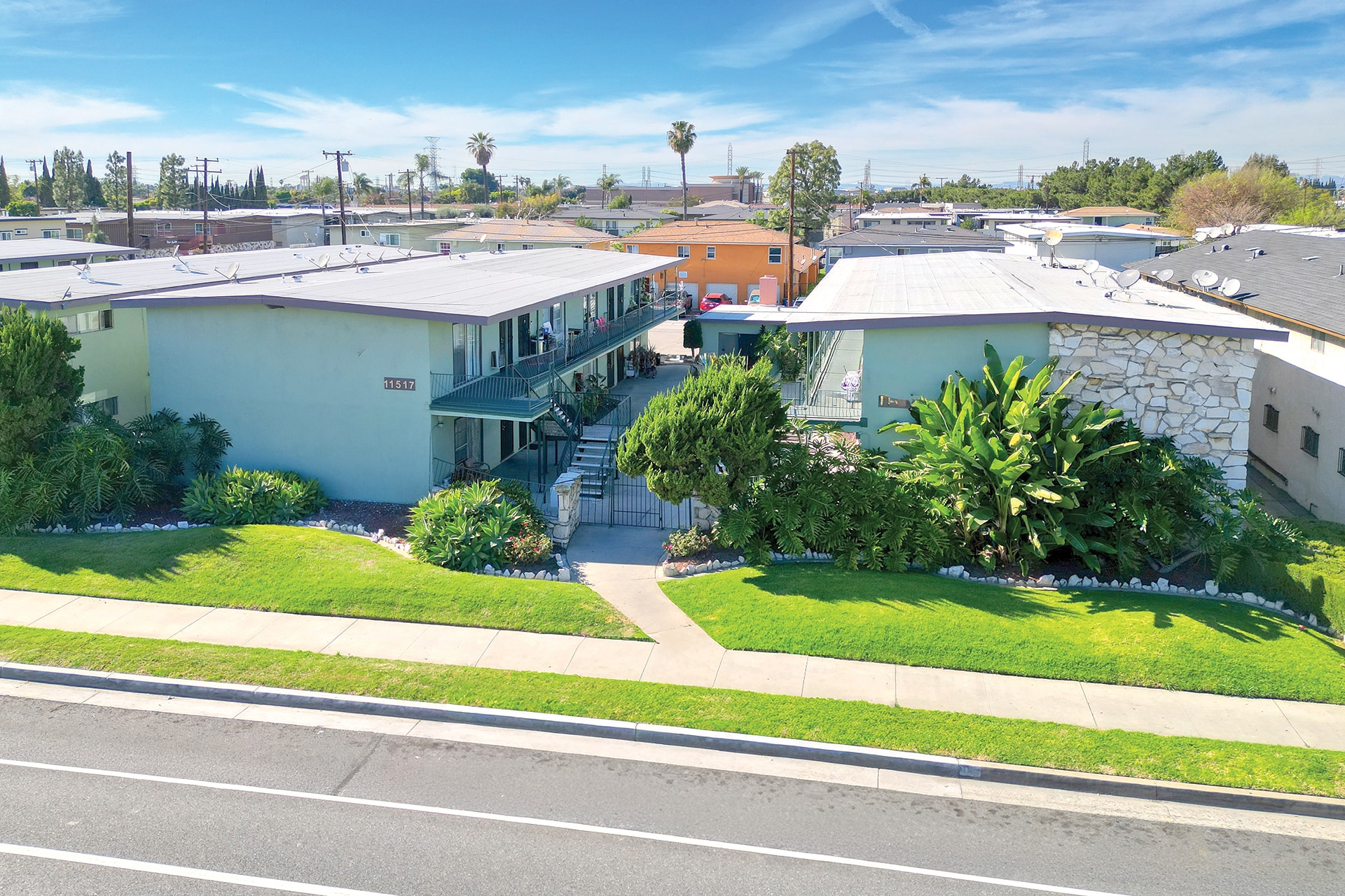 11515-11517 Old River School Rd, Downey, CA à vendre Photo du bâtiment- Image 1 de 9