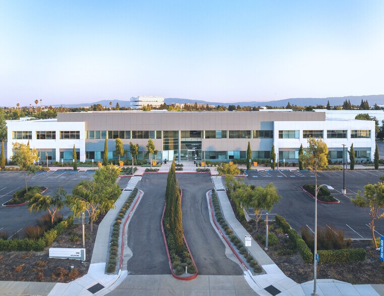 250 Holger Way, San Jose, CA à louer - Photo du bâtiment - Image 2 de 9