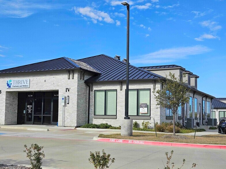 9925 Gillespie Dr, Plano, TX à louer - Photo du bâtiment - Image 1 de 6