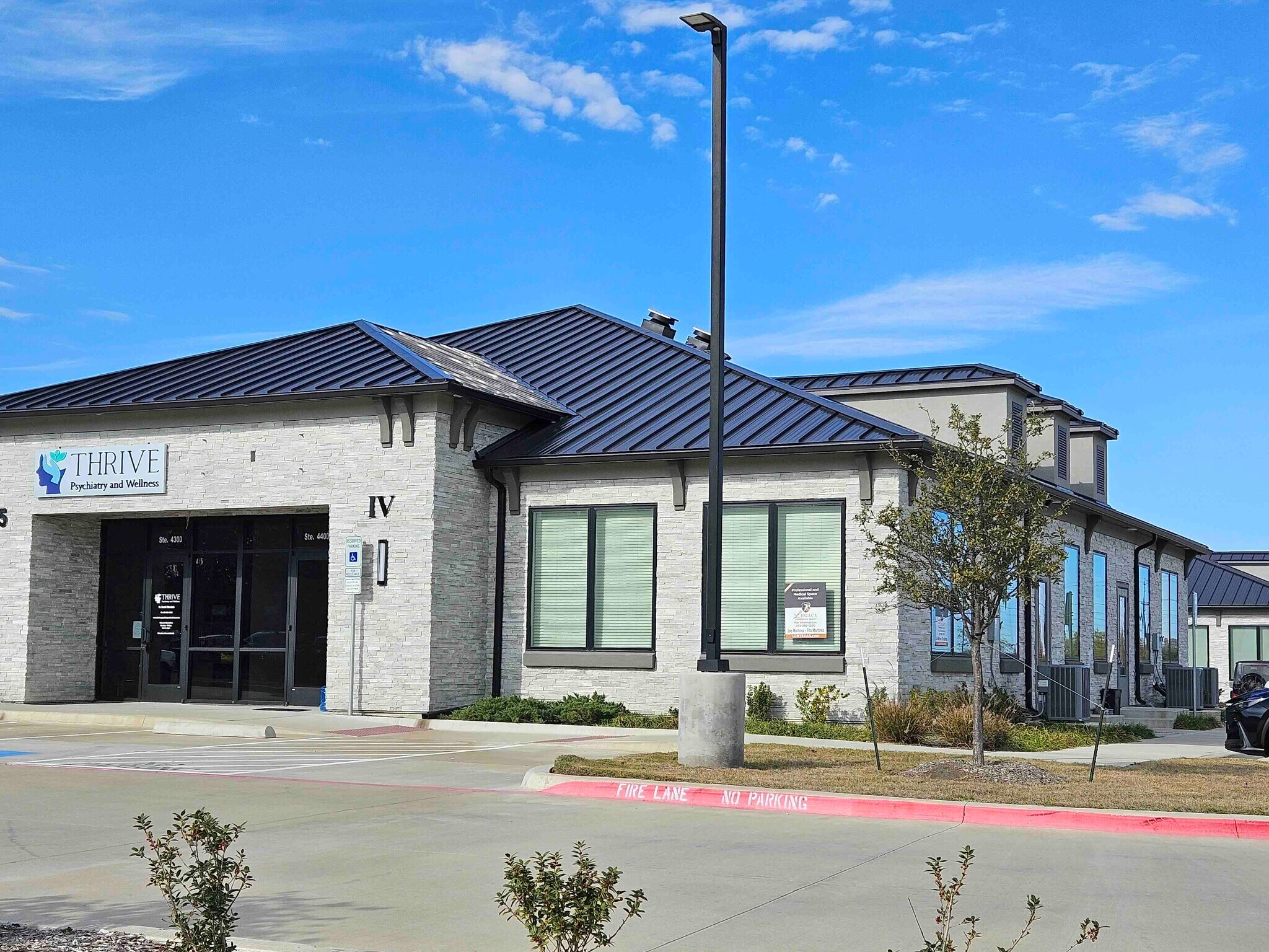 9925 Gillespie Dr, Plano, TX à louer Photo du bâtiment- Image 1 de 7