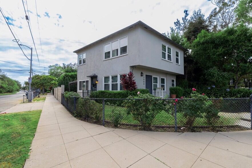2499 S Barrington Ave, Los Angeles, CA à vendre - Photo du bâtiment - Image 3 de 5