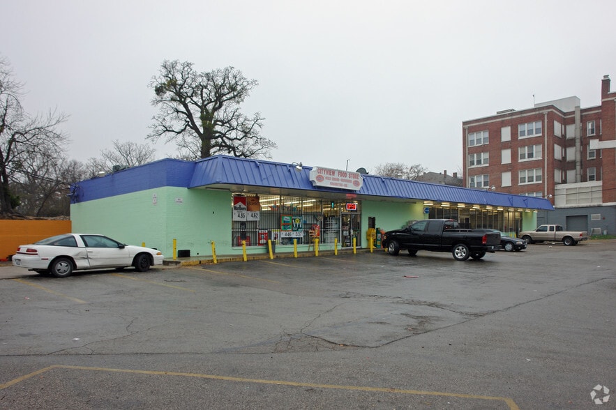 640 E Colorado Blvd, Dallas, TX for sale - Building Photo - Image 2 of 2