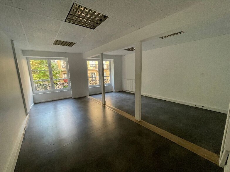 11 Place Croix-Paquet, Lyon for lease - Interior Photo - Image 3 of 6