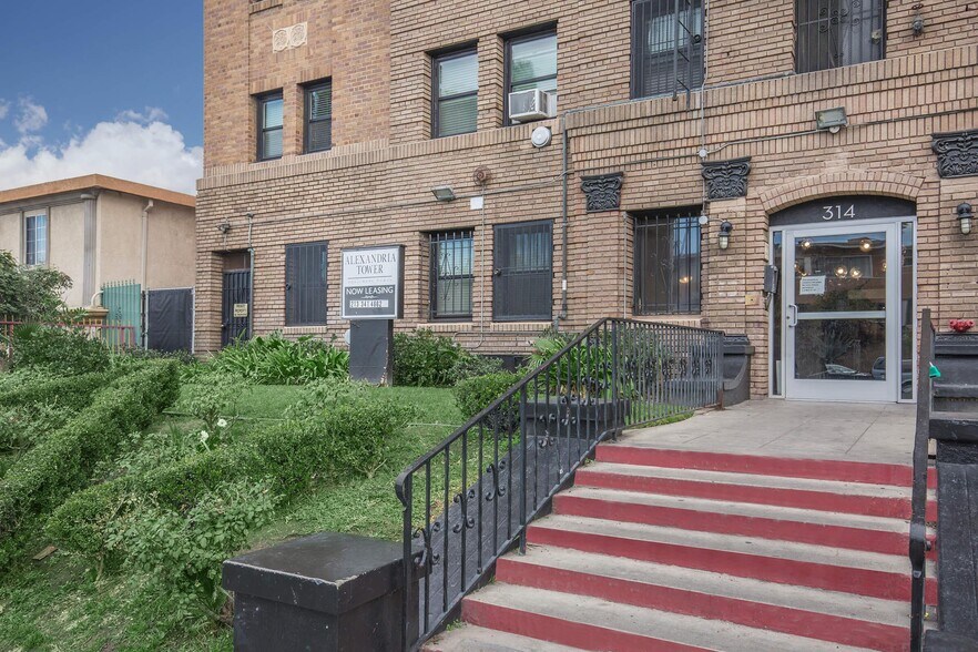 314 S Alexandria Ave, Los Angeles, CA à vendre - Photo du bâtiment - Image 3 de 26