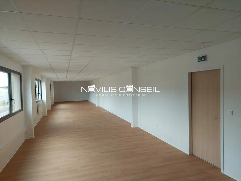 Flex in Launaguet for lease - Interior Photo - Image 3 of 9