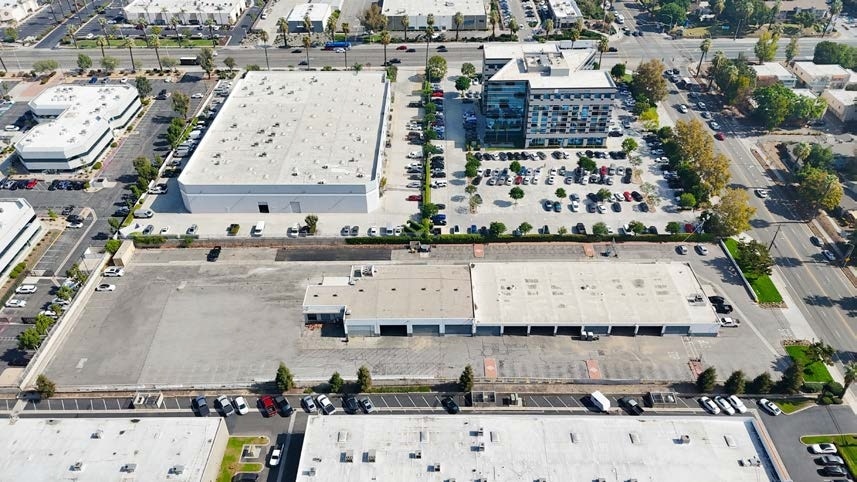 1391 Spruce St, Riverside, CA for lease - Building Photo - Image 2 of 7