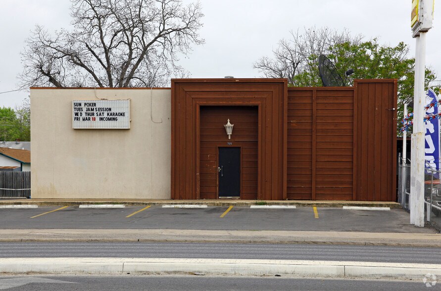 735 SE Military Dr, San Antonio, TX à vendre - Photo du bâtiment - Image 2 de 2