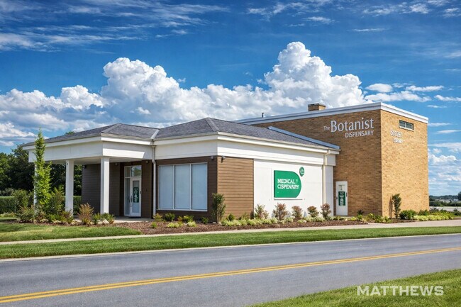 Plus de détails pour 33113 Aurora Rd, Solon, OH - Commerce de détail à vendre