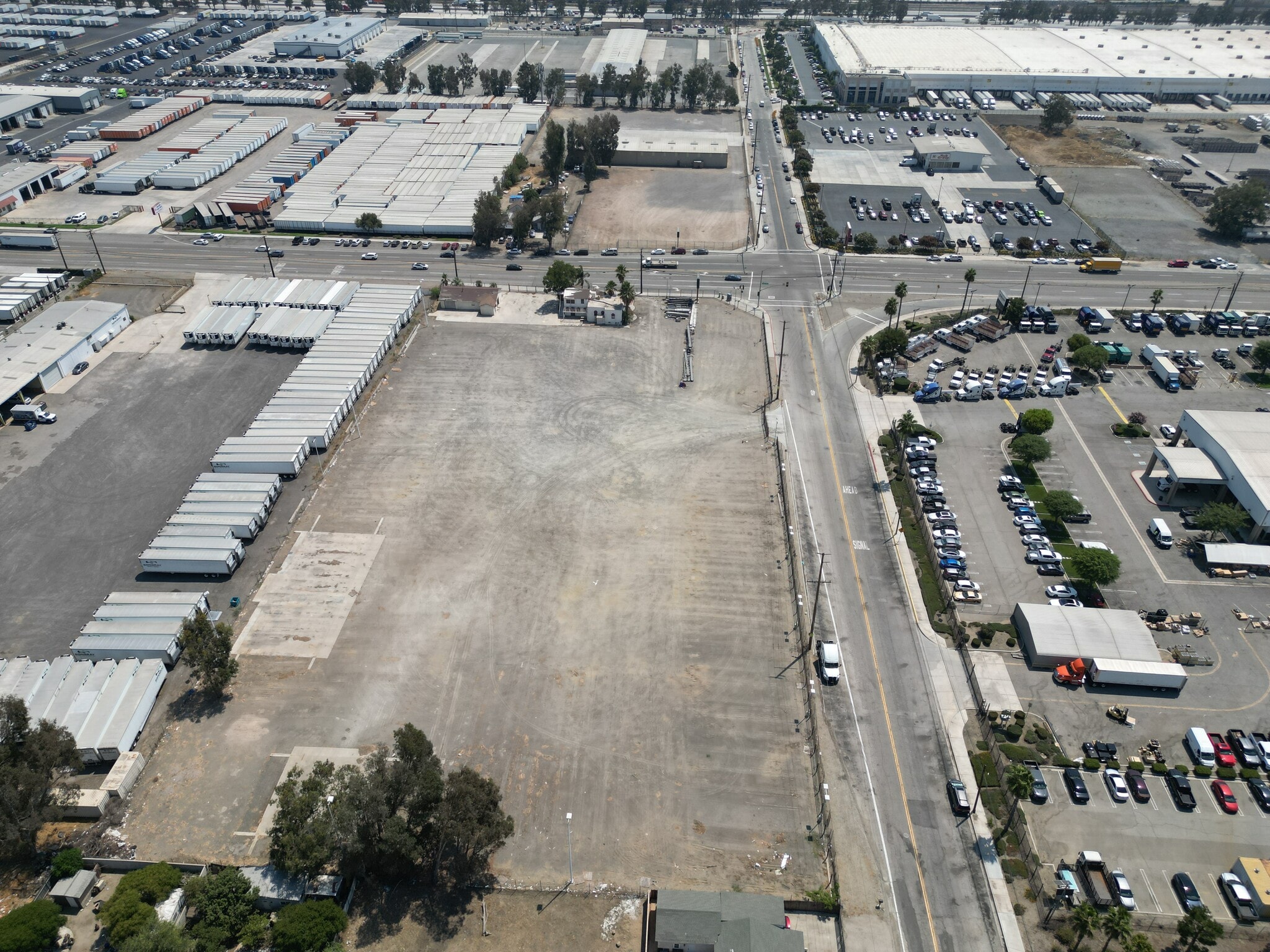 13910 Valley Blvd, Fontana, CA for lease Primary Photo- Image 1 of 4