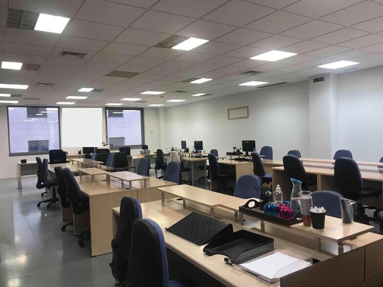 Bureau dans San Sebastián de los Reyes, Madrid à vendre - Photo du bâtiment - Image 2 de 2