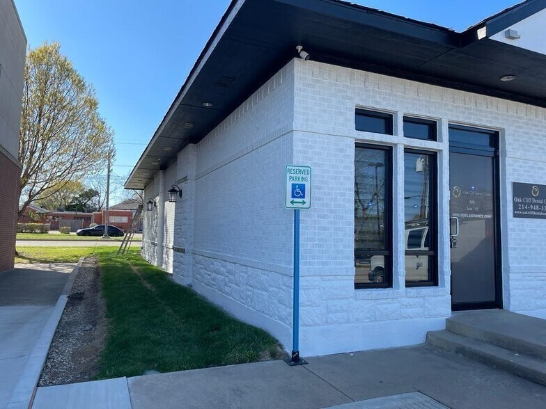 820 N Zang Blvd, Dallas, TX à vendre - Photo du bâtiment - Image 3 de 39