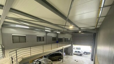 Office in Sainte-Geneviève-des-Bois for lease Building Photo- Image 1 of 4