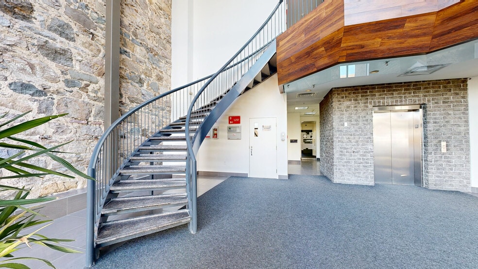 50 Rue Saint-Charles O, Longueuil, QC à louer - Numérisation 3D de Matterport - Image 2 de 20