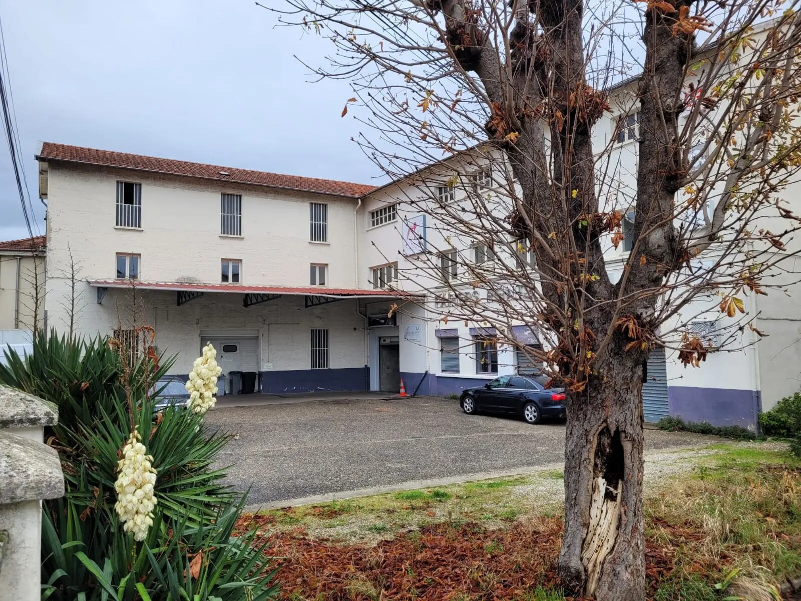 Industrial in Lyon for lease Building Photo- Image 1 of 3