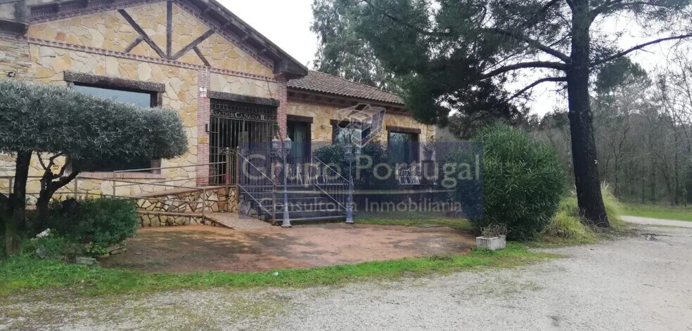Commerce de détail dans Santa María del Tiétar, Ávila à vendre - Photo du bâtiment - Image 2 de 7