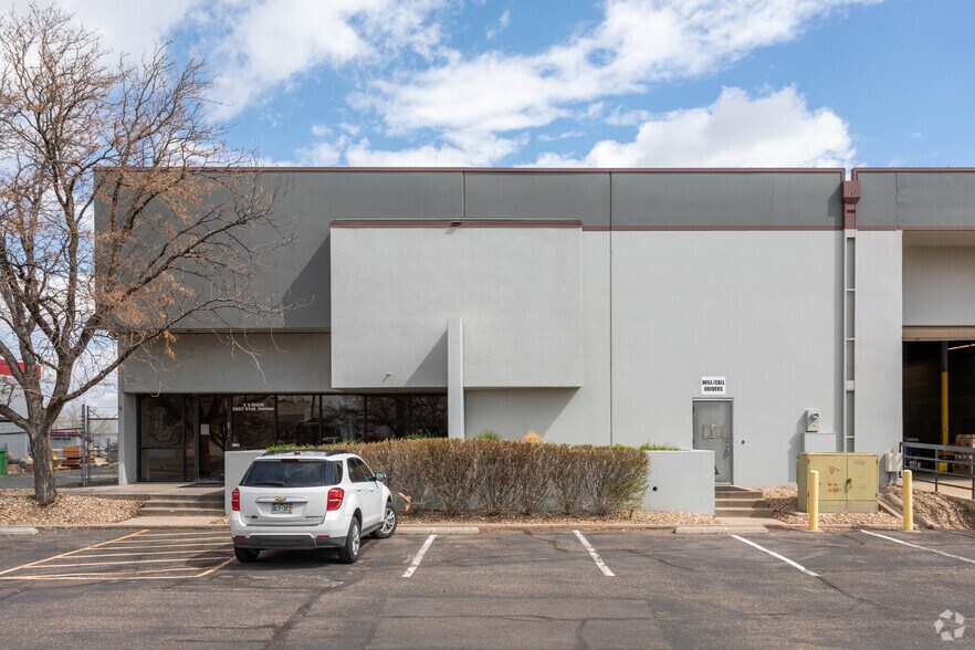 11809-11839 E 51st Ave, Denver, CO à louer - Photo du bâtiment - Image 3 de 9