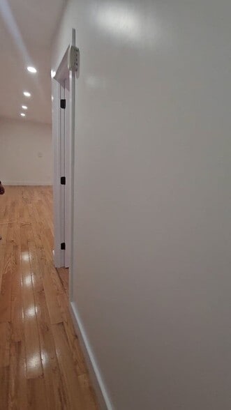 25 E 21st St, Brooklyn, NY à vendre - Vidéo sur l’inscription commerciale - Image 2 de 18