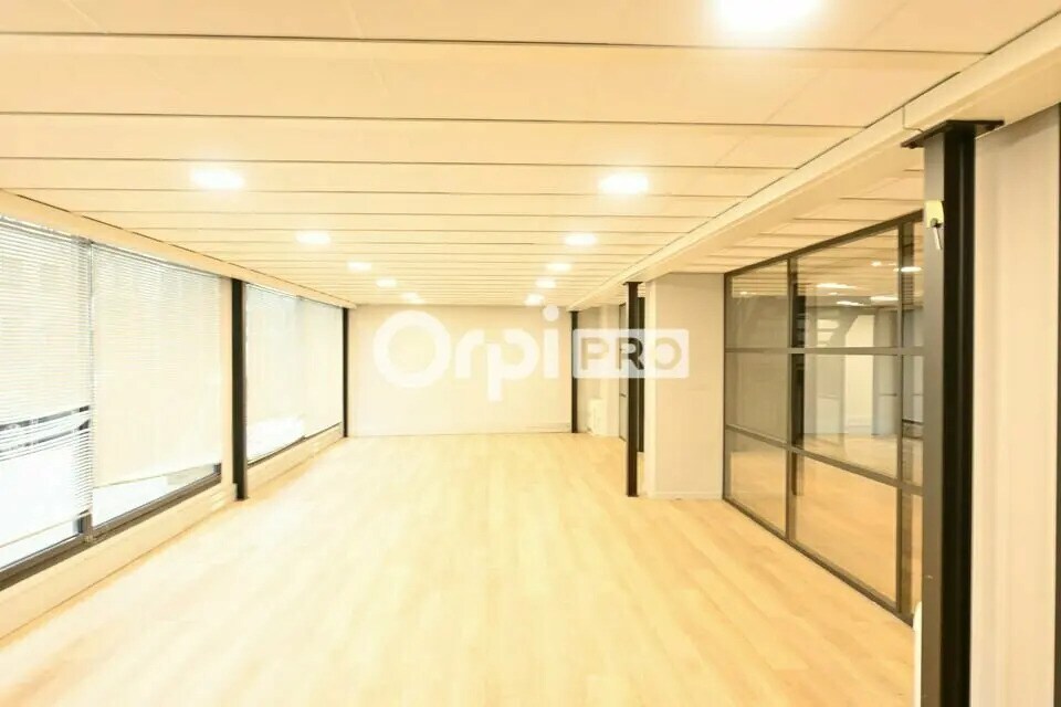 Office in Lyon for lease Interior Photo- Image 1 of 25