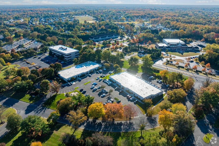 1 & 3 Eves Dr - Medical/Office Portfolio portfolio of 2 properties for sale on LoopNet.ca - Aerial - Image 3 of 15