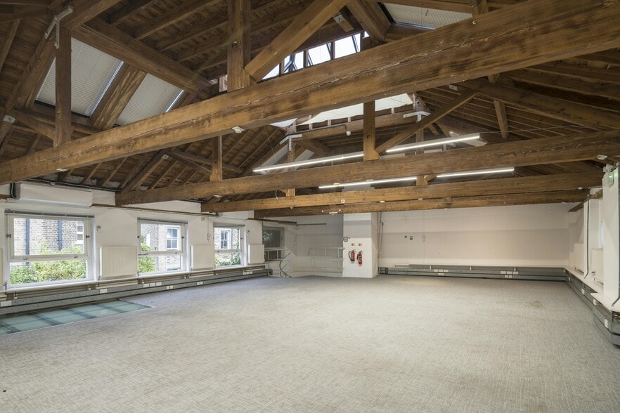 65-69 Kings Cross Rd, London for lease - Building Photo - Image 2 of 17