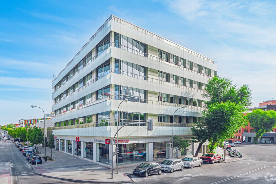 Calle Julián Camarillo, 53, Madrid, Madrid à louer - Photo du bâtiment - Image 3 de 20