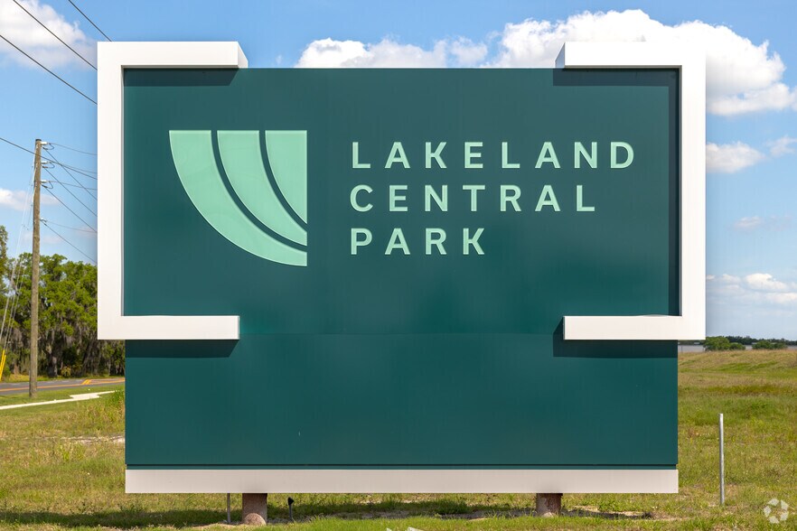 1415 Winston Park Blvd, Lakeland, FL à louer - Photo du bâtiment - Image 3 de 15